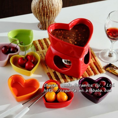 Factory Price custom colorful snack cheese heart shape kitchen ceramic melting pot chocolate fondue set